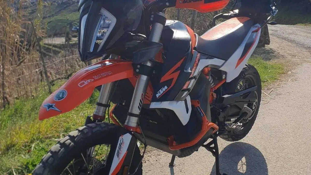 KTM 890 Adventure R (2022)  (8)