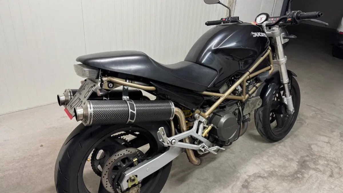 Ducati Monster 600 City Dark (1998 - 02)  (2)