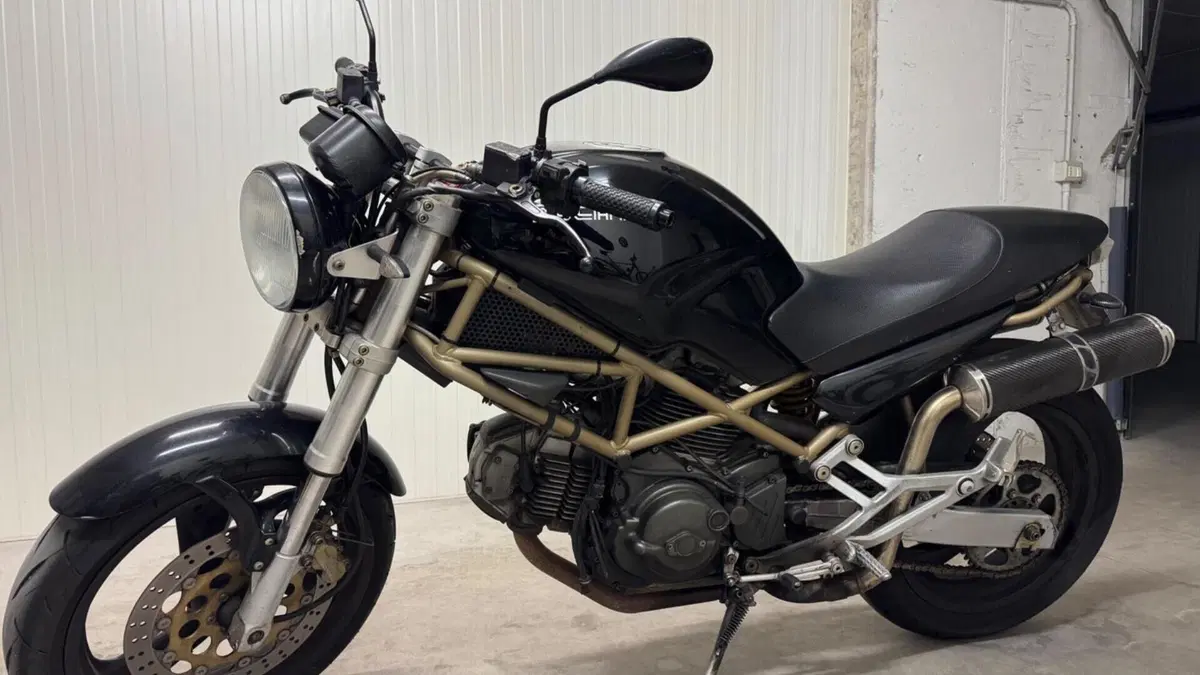 Ducati Monster 600 City Dark (1998 - 02)  (4)