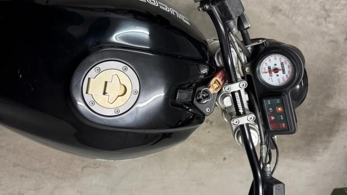 Ducati Monster 600 City Dark (1998 - 02)  (7)
