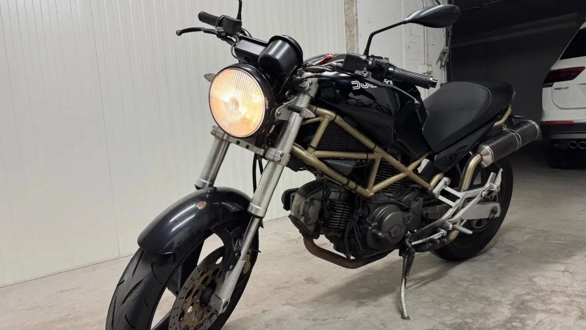 Ducati Monster 600 City Dark (1998 - 02)  (9)
