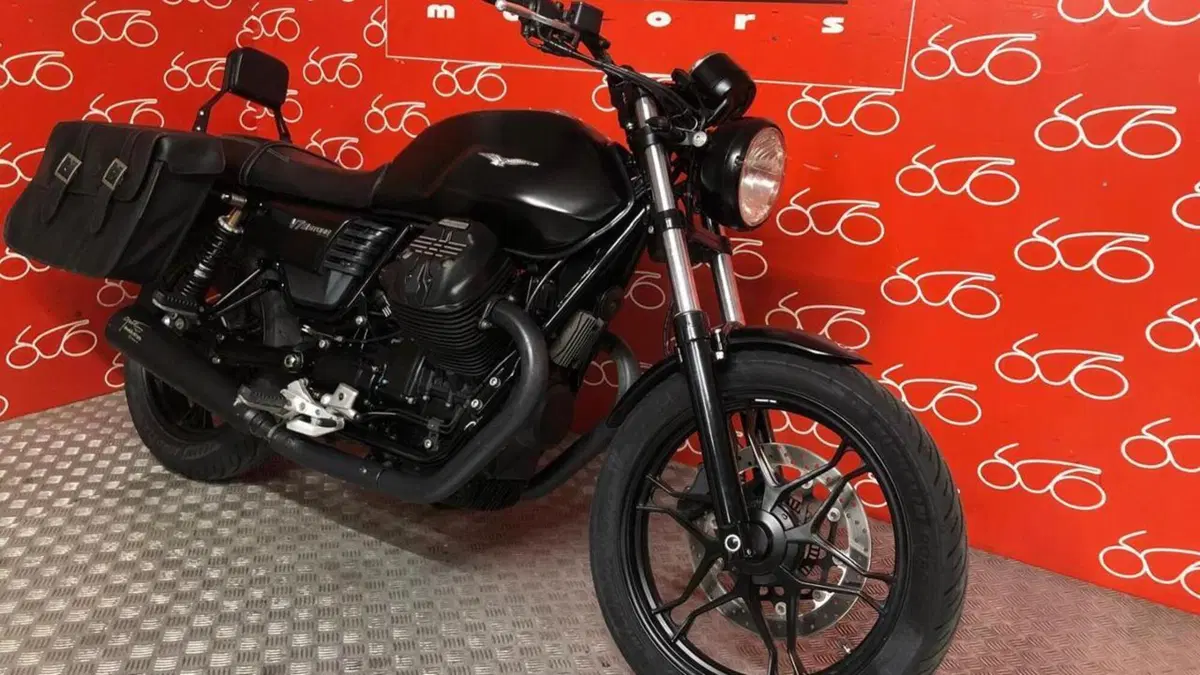 Moto Guzzi V7 III Stone (2017 - 20)  (2)