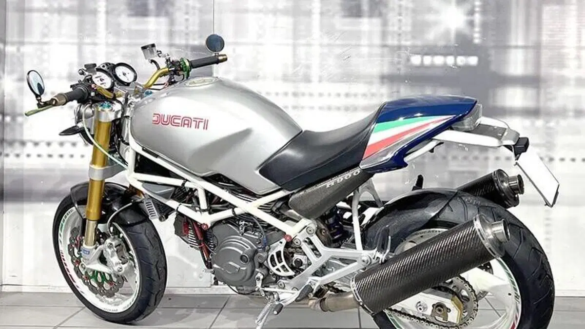 Ducati Monster 900 City (1998 - 02)  (2)