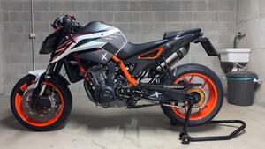 KTM 890 Duke R (2021) 