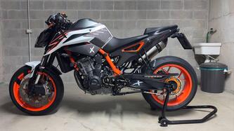 KTM 890 Duke R (2021) usata