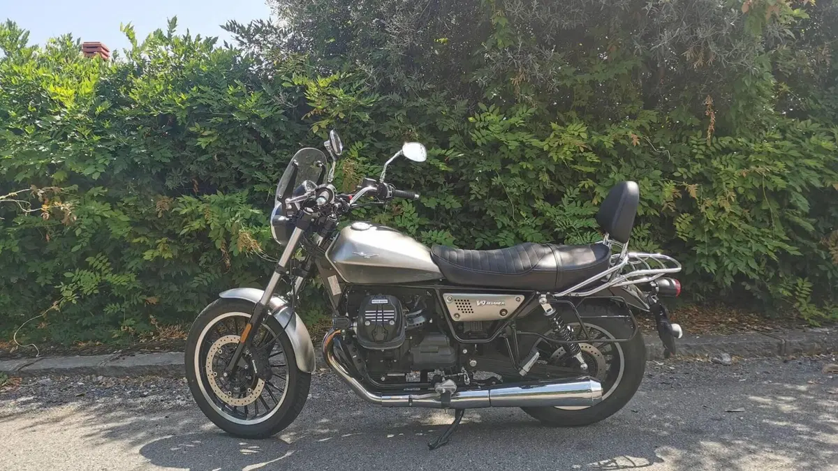 Moto Guzzi V9 Roamer (2021 - 24) 