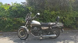 Moto Guzzi V9 Roamer (2021 - 24) 