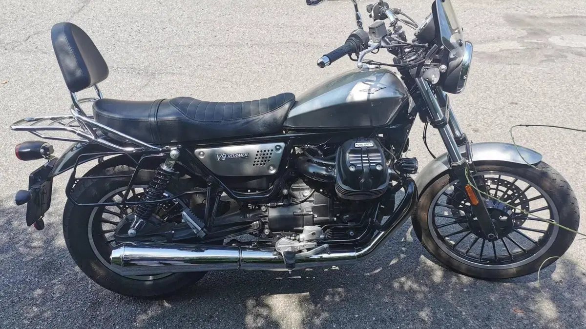 Moto Guzzi V9 Roamer (2021 - 24)  (2)