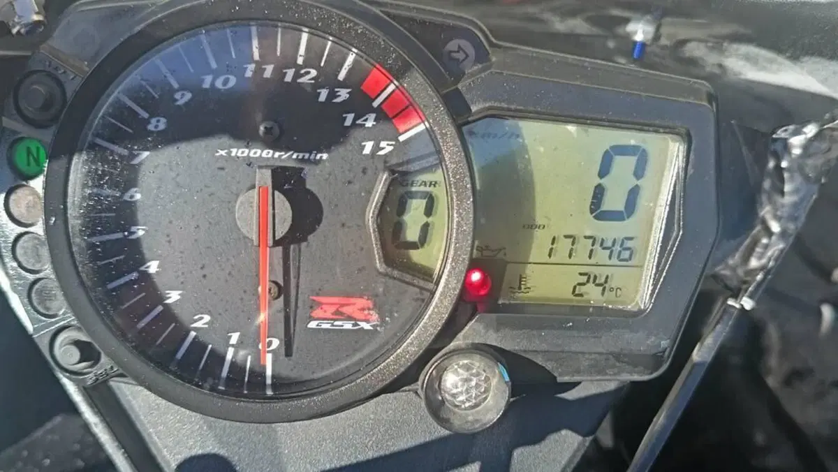Suzuki GSX-R1000 (2005 - 06)  (11)