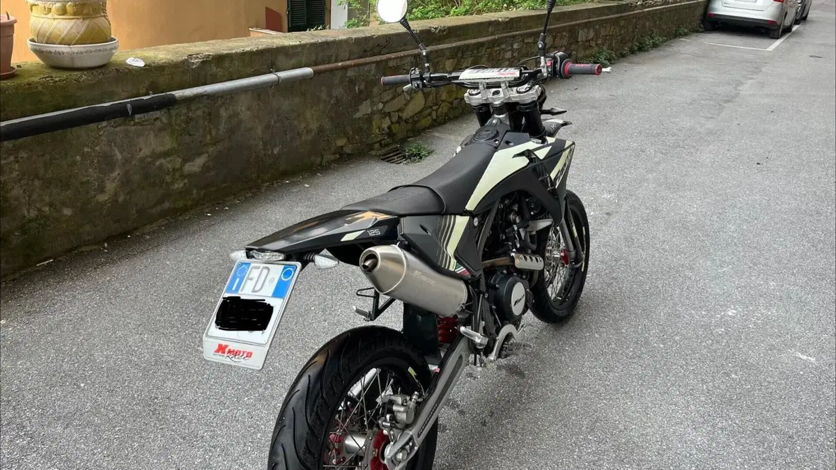Fantic Motor XMF 125 Motard Performance 4T (2023 - 24)  (4)