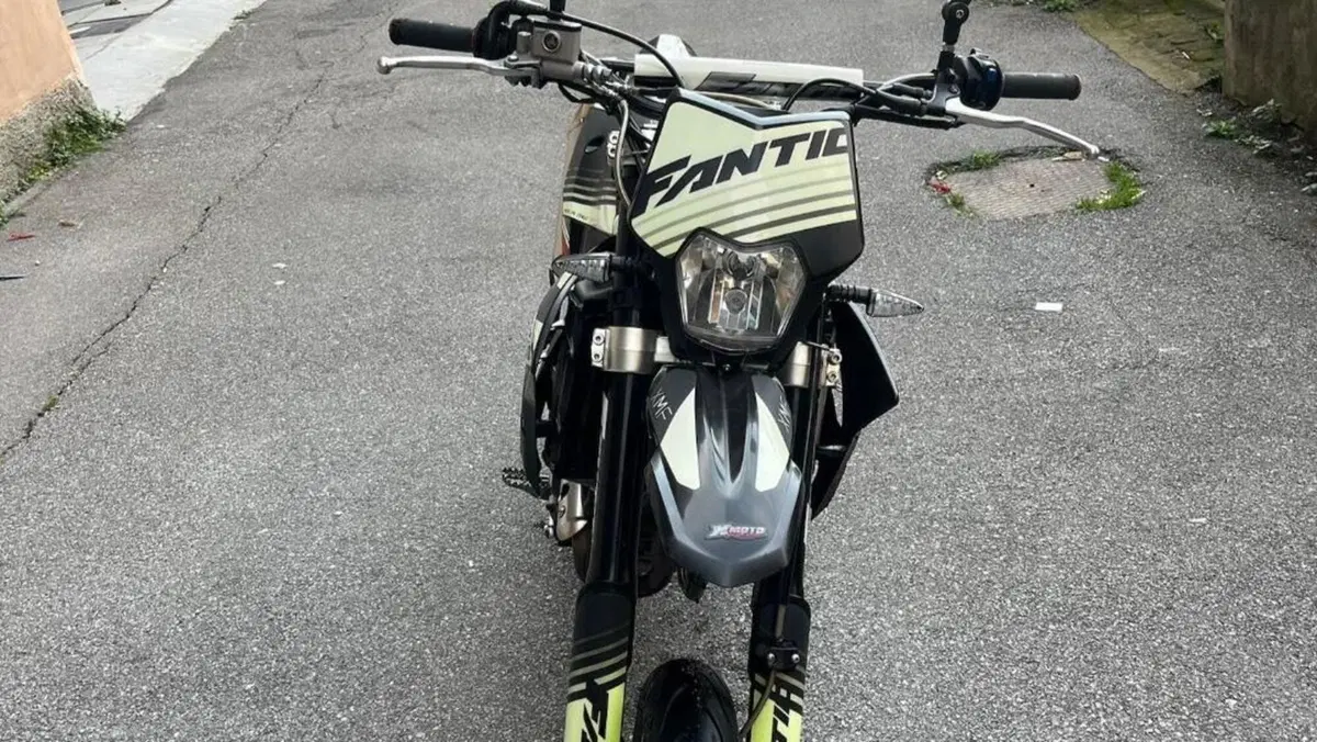Fantic Motor XMF 125 Motard Performance 4T (2023 - 24)  (5)