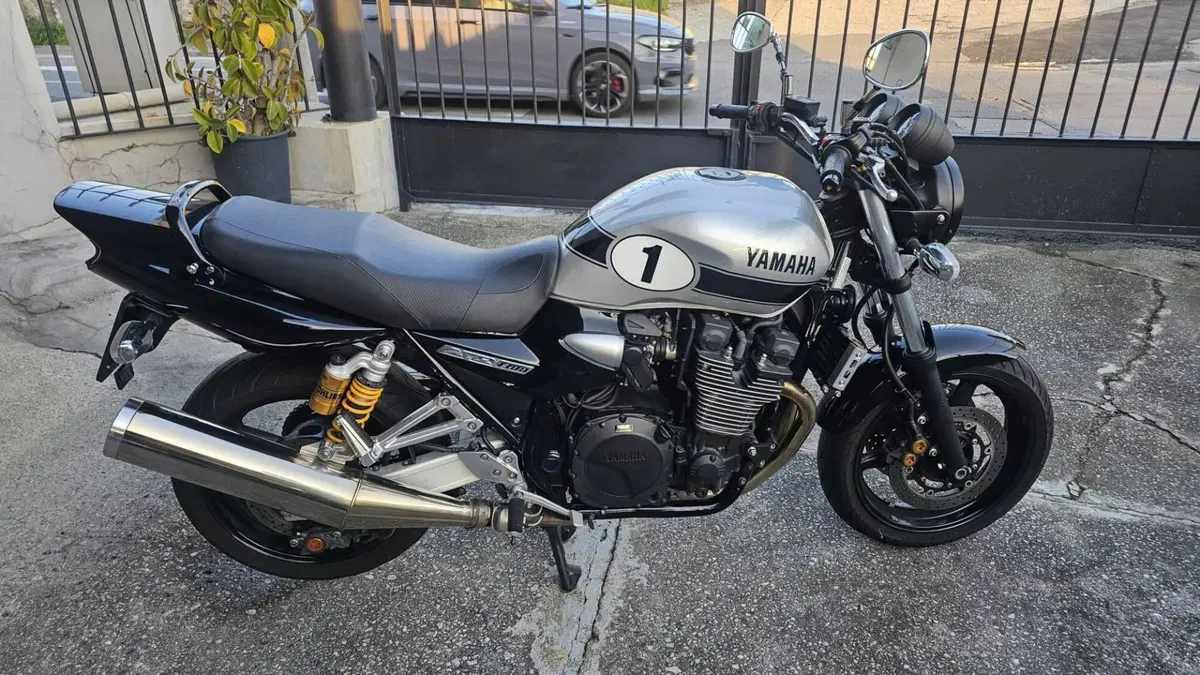 Yamaha XJR 1300 (2006 - 14)  (4)