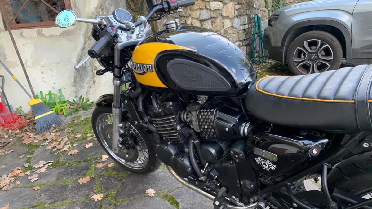 Triumph Thunderbird 900 Sport (2003 - 04)  (3)
