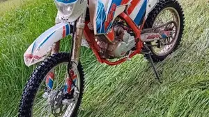 KTM 250 SX (2023)  (3)