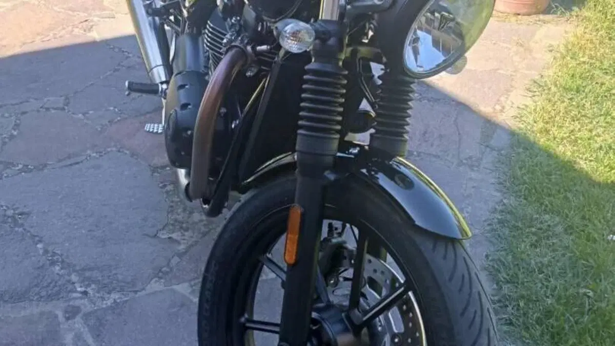Triumph Speed Twin 900 Stealth Edition (2024) 