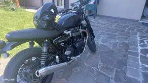 Triumph Speed Twin 900 Stealth Edition (2024)  (2)