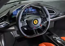 Ferrari contro i comandi touch: "Costano la metà, non sono progresso". E ora offre il retrofit ai clienti