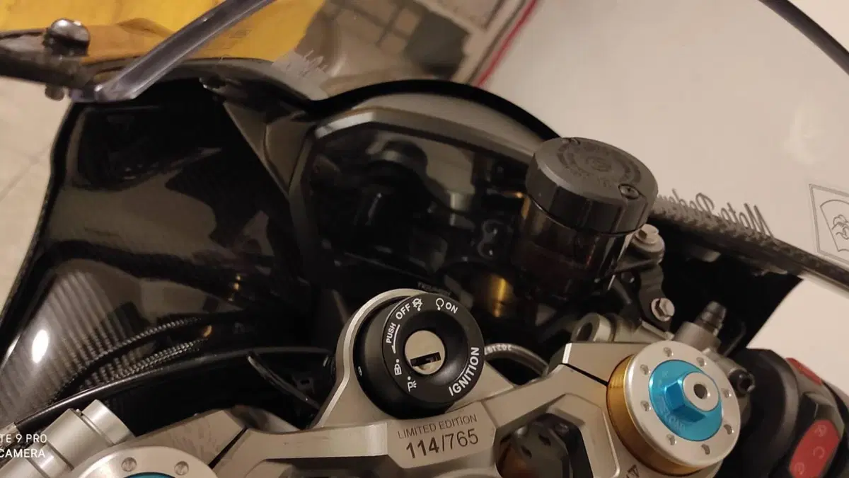 Triumph Daytona 765 Moto2 (2019 - 20)  (3)