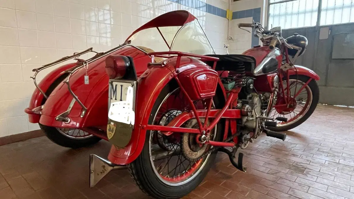 Moto Guzzi   (2)