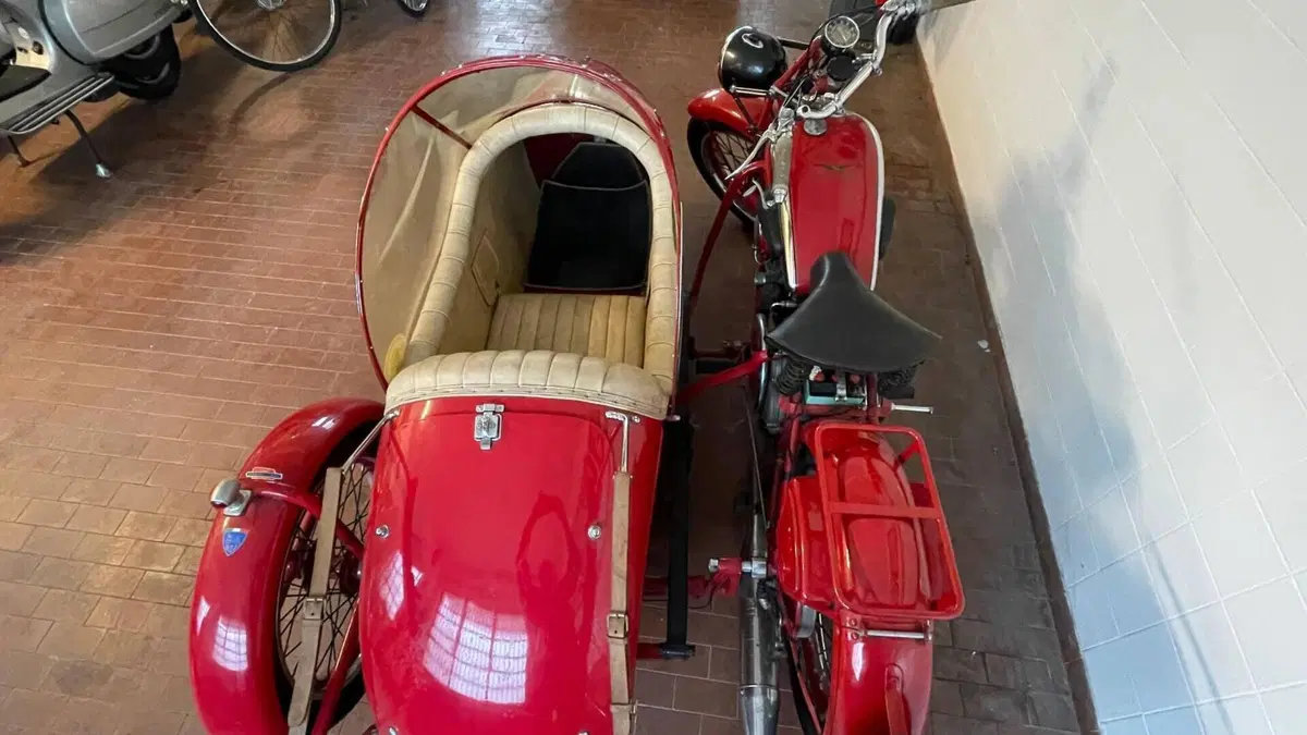 Moto Guzzi   (9)