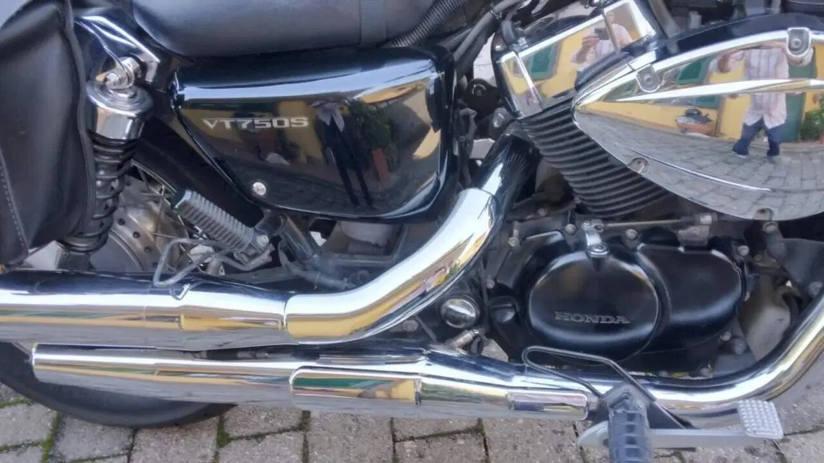 Honda VT 750S Shadow Black Spirit  (7)