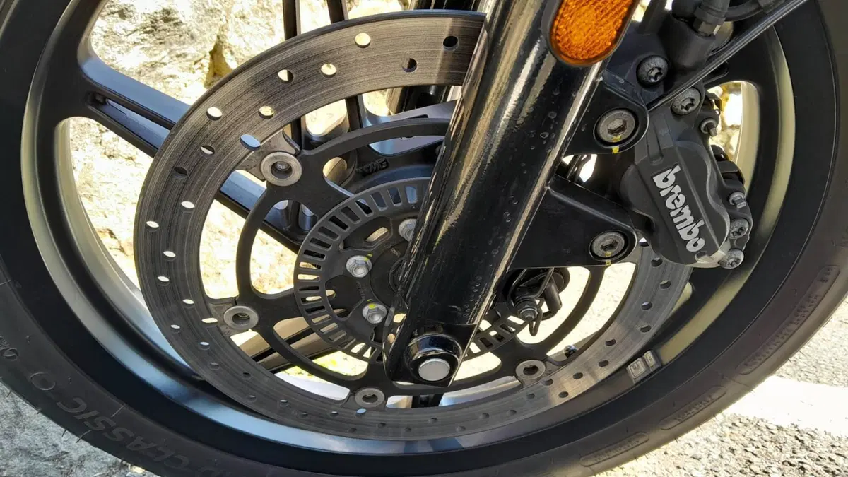 Moto Guzzi V7 Stone Special Edition (2022 - 25)  (18)