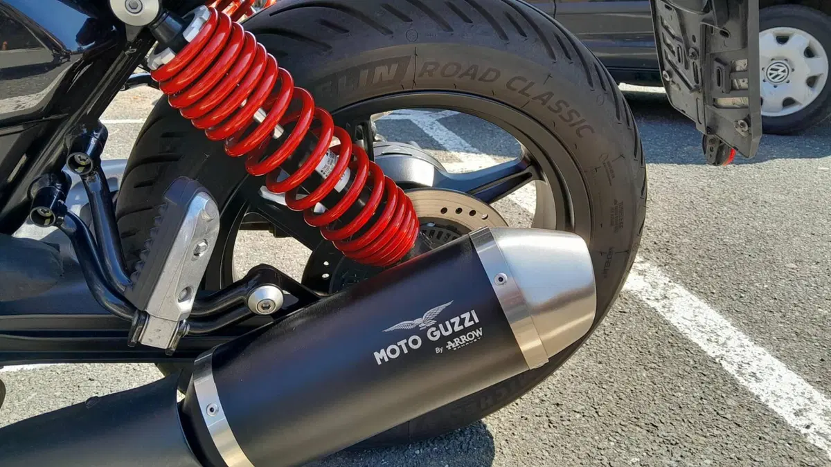 Moto Guzzi V7 Stone Special Edition (2022 - 25)  (7)