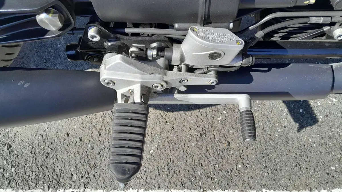 Moto Guzzi V7 Stone Special Edition (2022 - 25)  (5)
