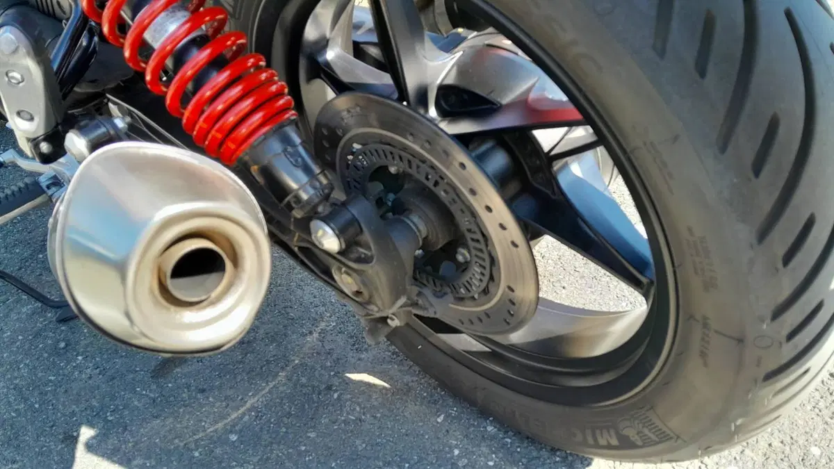 Moto Guzzi V7 Stone Special Edition (2022 - 25)  (11)
