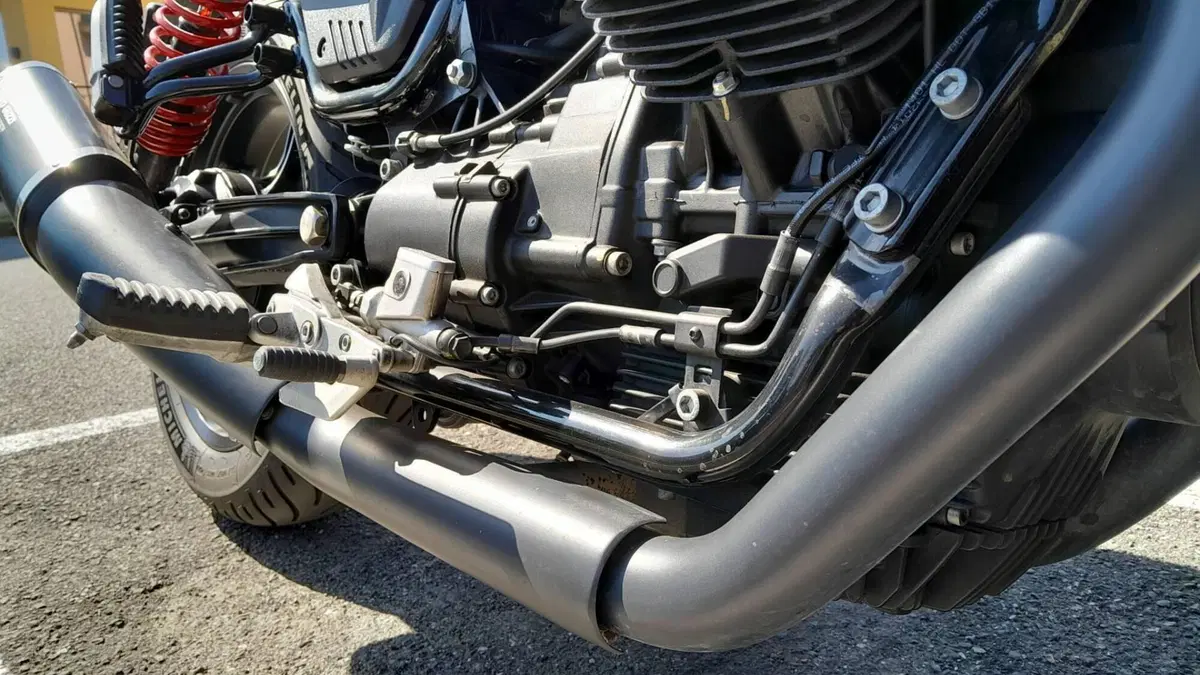 Moto Guzzi V7 Stone Special Edition (2022 - 25)  (14)