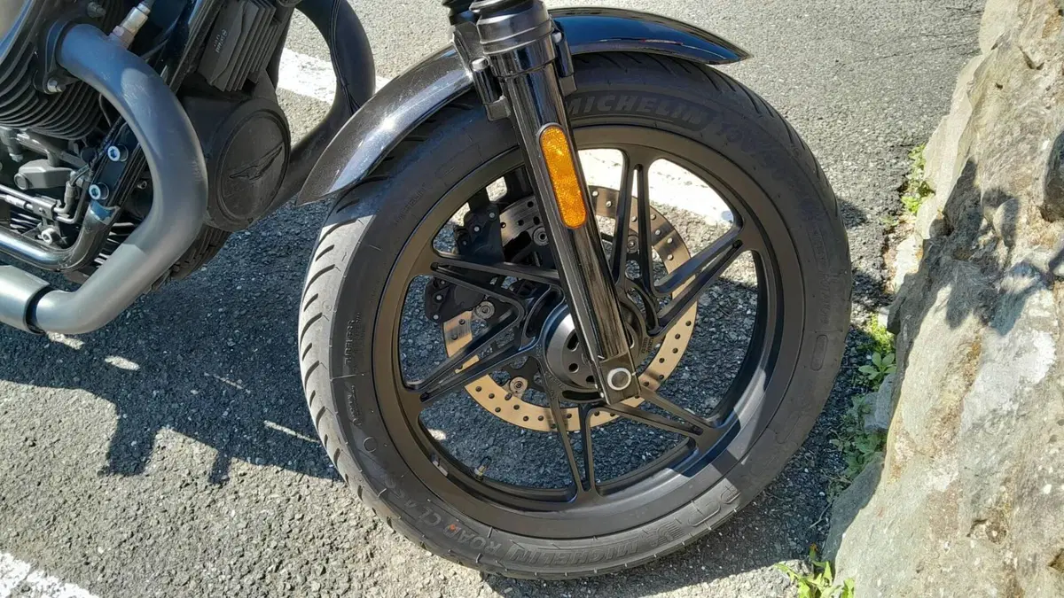 Moto Guzzi V7 Stone Special Edition (2022 - 25)  (17)