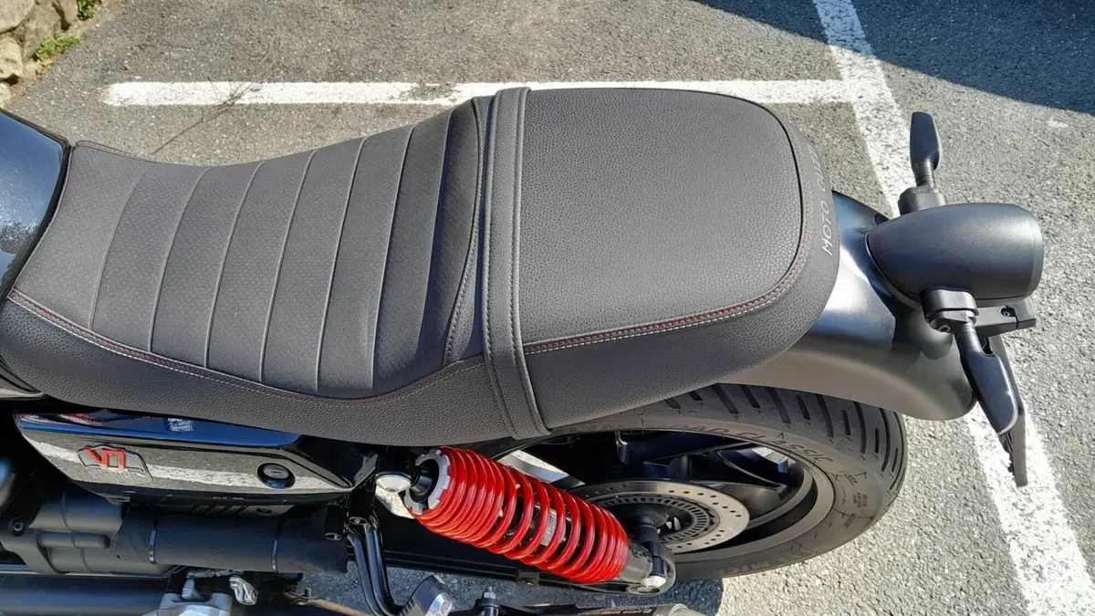 Moto Guzzi V7 Stone Special Edition (2022 - 25)  (19)