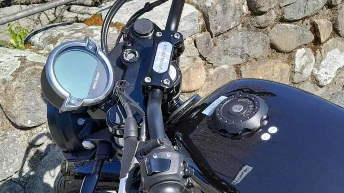Moto Guzzi V7 Stone Special Edition (2022 - 25)  (15)
