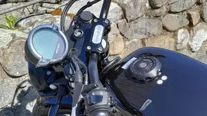 Moto Guzzi V7 Stone Special Edition (2022 - 25)  (15)