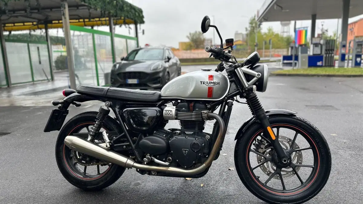 Triumph Street Twin 900 (2016)  (2)