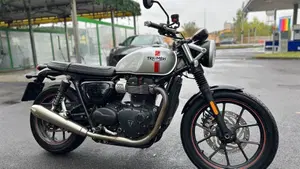 Triumph Street Twin 900 (2016)  (3)