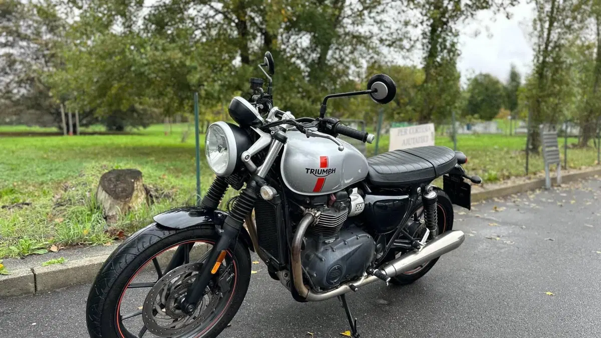 Triumph Street Twin 900 (2016)  (4)