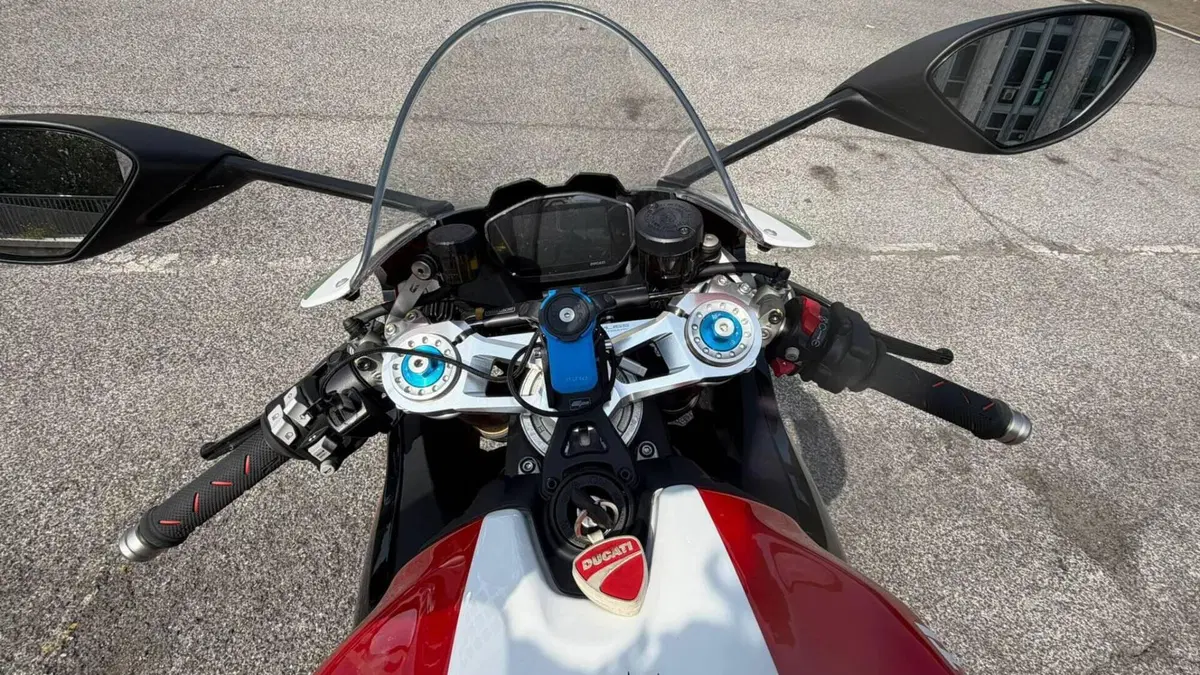 Ducati Panigale V2 Bayliss 1st Championship 20th Anniversary (2021 - 24)  (2)
