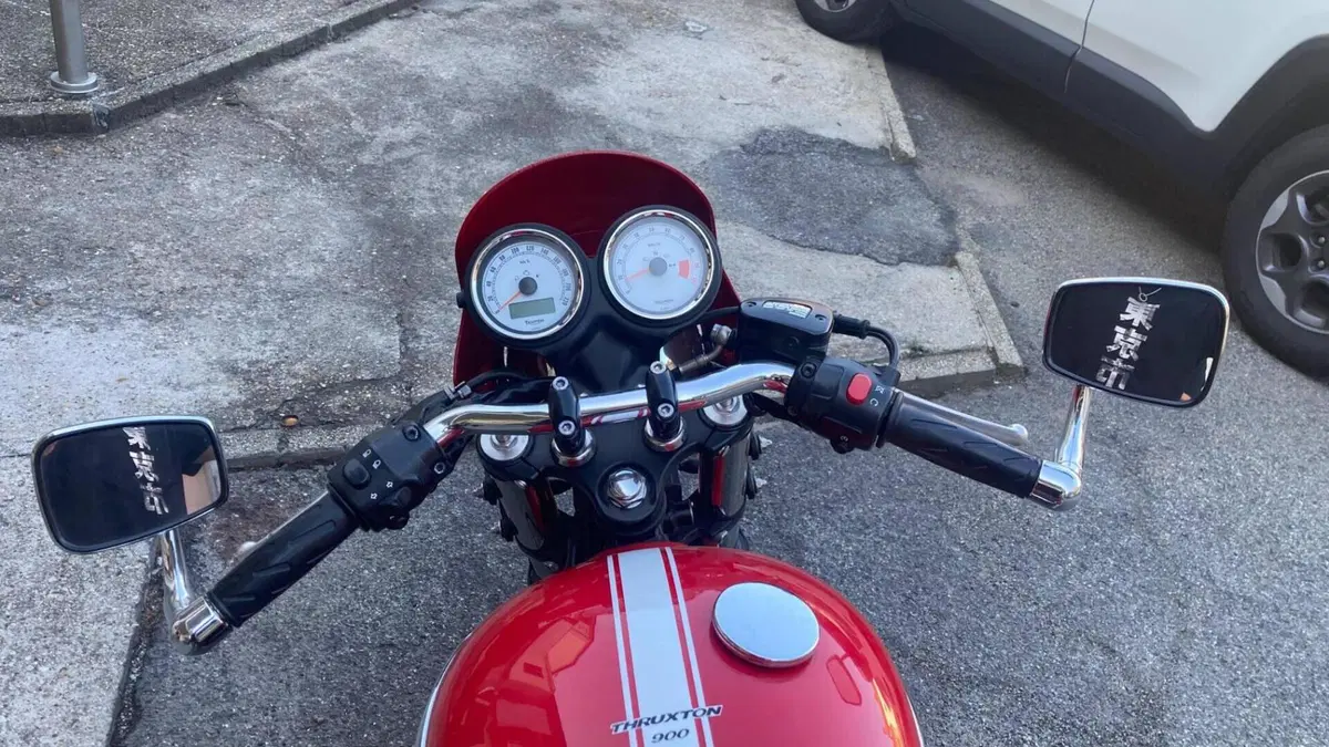 Triumph Thruxton 900 (2004 - 15)  (5)
