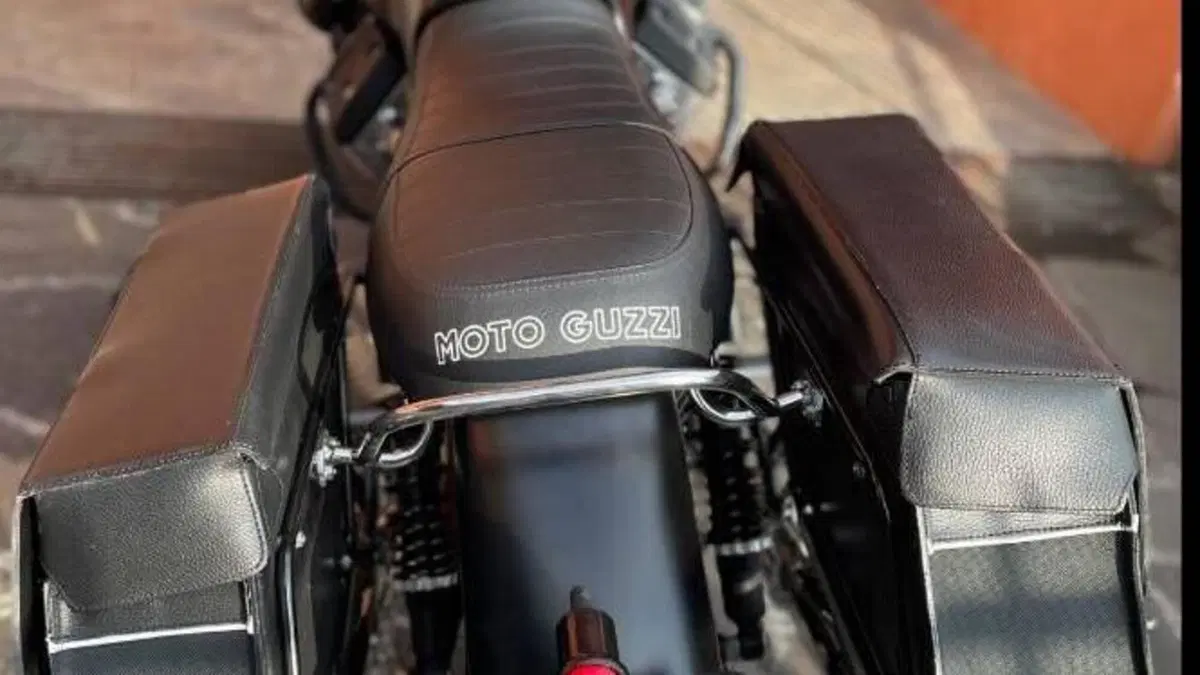 Moto Guzzi V7 II Stone (2015 - 17)  (3)