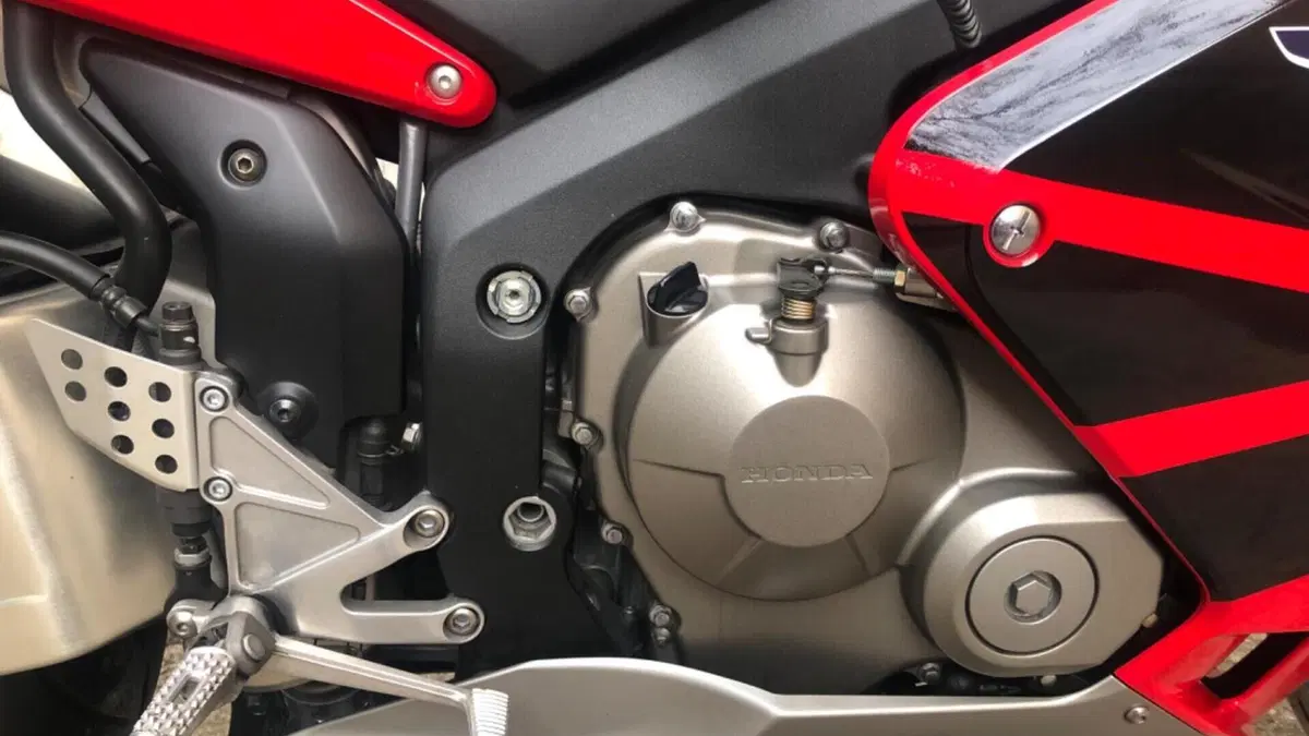 Honda CBR 600 RR (2003 - 04)  (8)