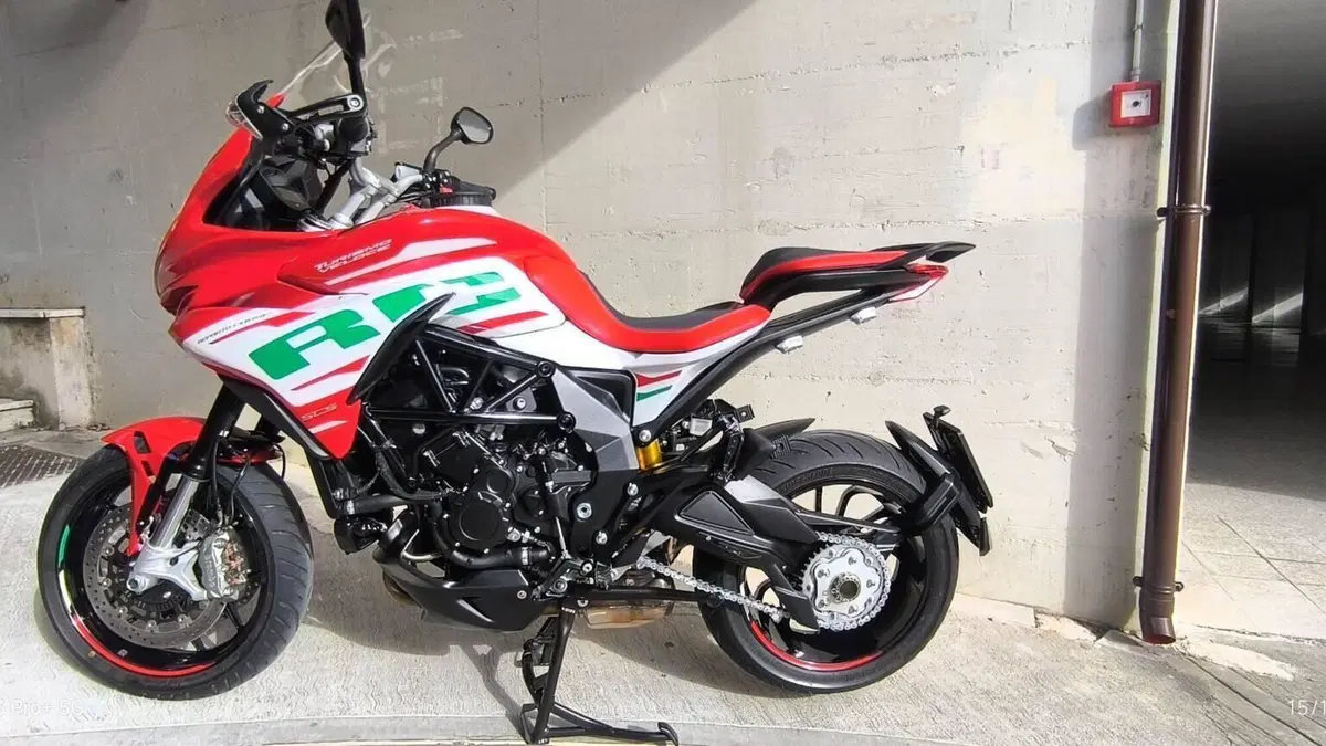 MV Agusta Turismo Veloce 800 RC SCS (2022 - 26)  (2)