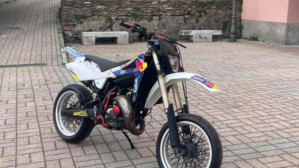 Husqvarna SM 125 (2009)  (2)