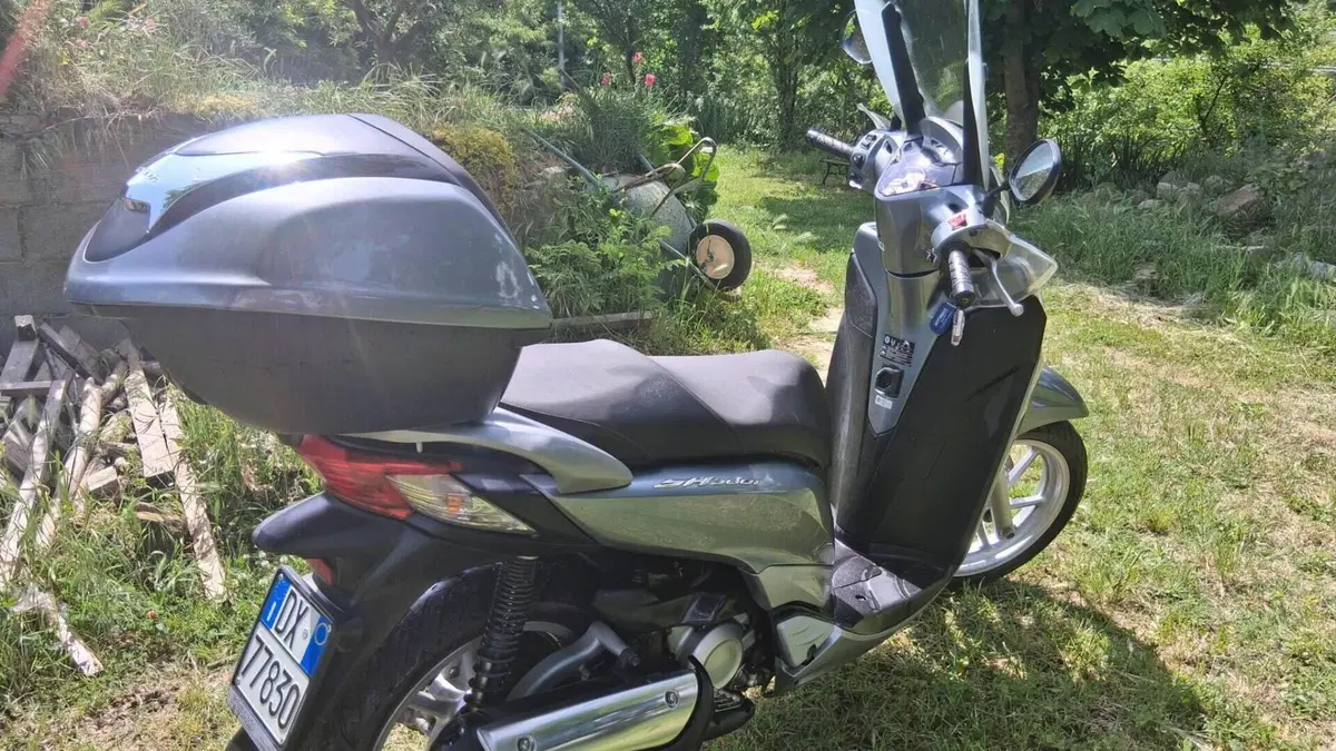Honda SH 300 i ABS (2011 - 13)  (2)