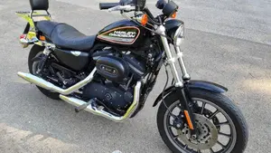Harley-Davidson 883 R (2008 - 16) - XL 883R  (2)