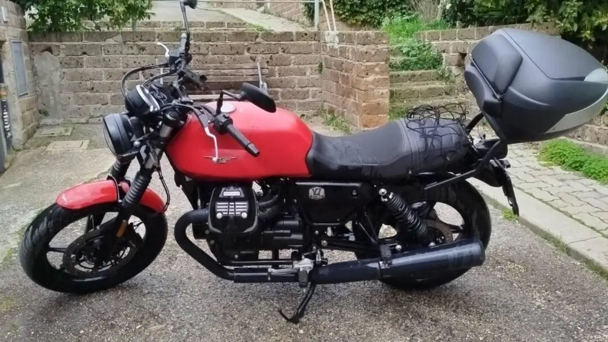 Moto Guzzi V7 Stone (2021 - 24)  (2)