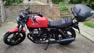Moto Guzzi V7 Stone (2021 - 24)  (2)
