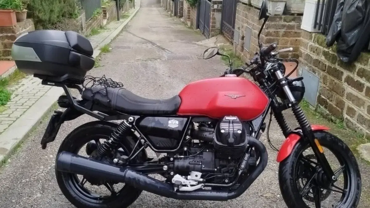 Moto Guzzi V7 Stone (2021 - 24)  (3)