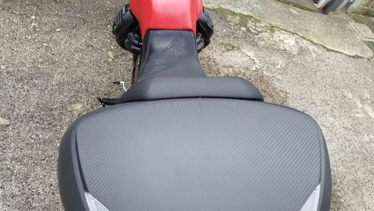 Moto Guzzi V7 Stone (2021 - 24)  (4)