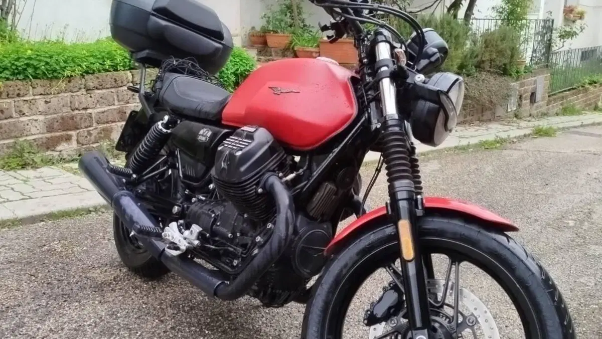 Moto Guzzi V7 Stone (2021 - 24)  (5)